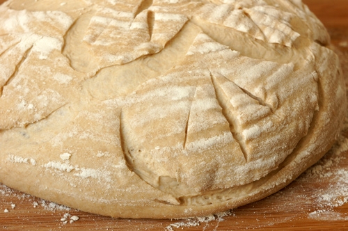 Перед тестом что можно. Надрезы на хлебе перед выпечкой. Разрезы на тесте хлеба. Сделать круглый хлеб тесто. Надрезы на хлебе перед выпечкой шаблон.